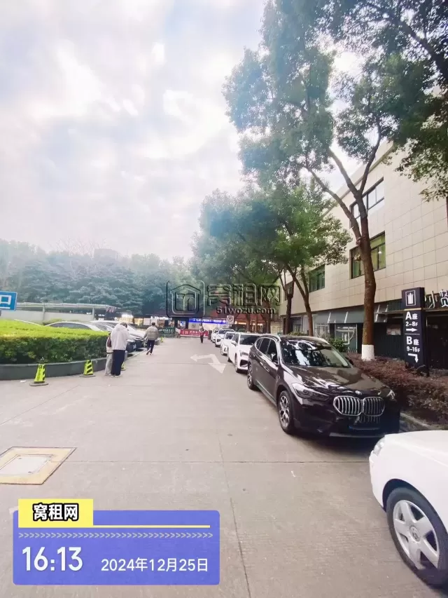 宁波天一豪景停车场收多少一个月？