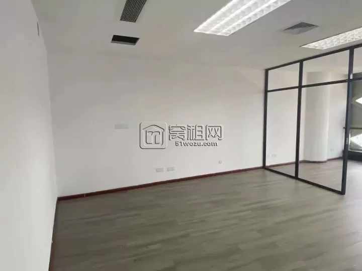宁波南部商务区南洋大厦83平 精装2隔间 户型方正 价格实惠 3300每月