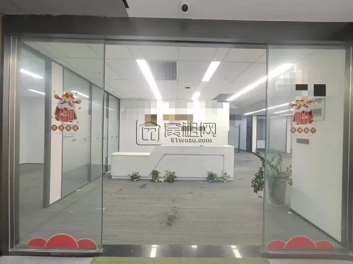 东部新城电梯口748平写字楼出租，优质企业可以免费改格局