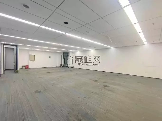 东部新城电梯口748平写字楼出租，优质企业可以免费改格局
