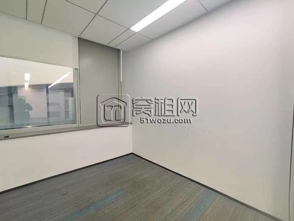 东部新城电梯口748平写字楼出租，优质企业可以免费改格局