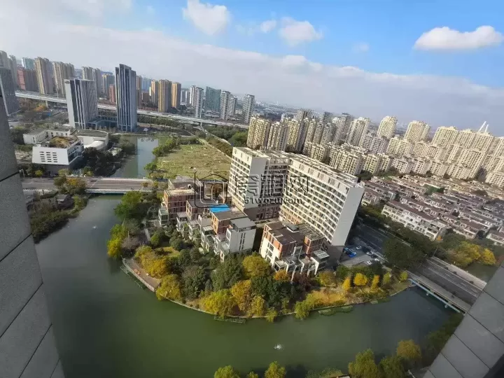 海曙青林湾旁~壹都文化广场高层 310平精装办公室出售310万寻有缘买主