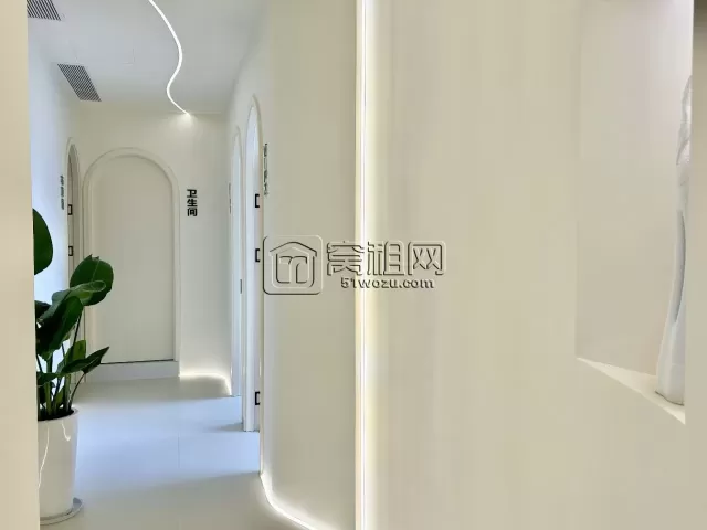 鄞州区环宇城隔壁南苑商务大厦出租178平米美肤中心，带家具有水源，24小时独立空调