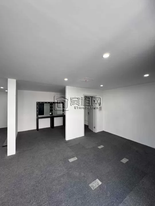 潘火恒创上谷摄影工作室272平 ​双阳台，独立水源，层高5米适合摄影  ，设计公司，楼下就是地铁口