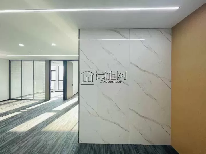 宁波书城附近银亿东岸B座118平，朝南，两个隔间，随时入住！