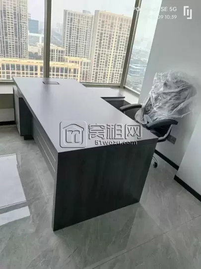 南部商务区红巨大厦 135平方 两个隔间 带家具 看鄞州公园 