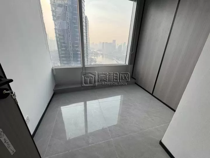 浙大科技园隔壁微软大厦156平米办公室3个隔间 可配家具 精装出租