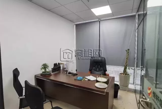 南部商务区宁波龙腾大厦MC大厦240平 东南朝向  四隔间出租