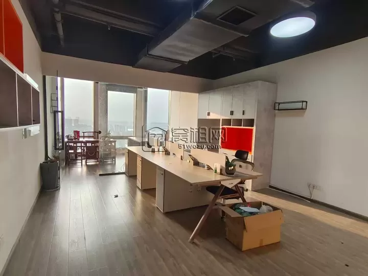 房东直租深蓝大厦72平，朝南可带家具出租，拎包办公