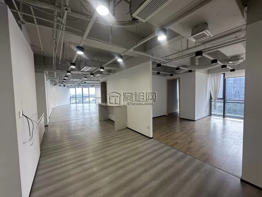 南部商务区附近写字楼金东大厦 新出精装大面积三面采光房源 694.41平 总部办公好选择