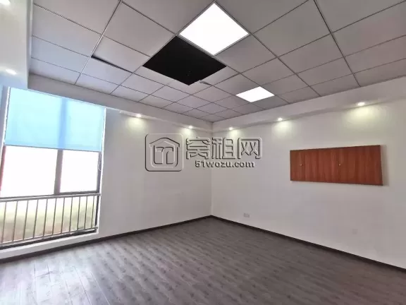 宁波飞机场附近富港电商城一楼295平    可做展厅，仓储一体化办公
