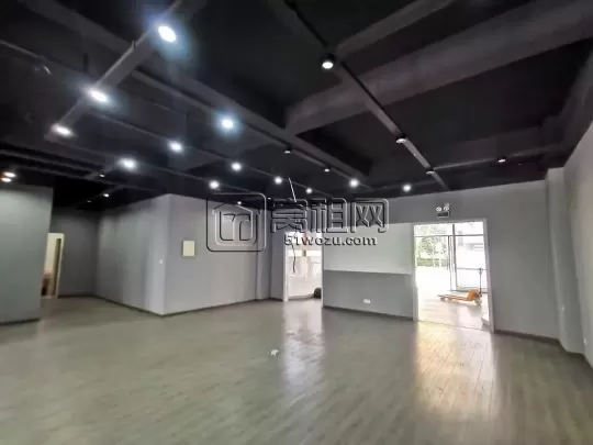 宁波飞机场附近富港电商城一楼295平    可做展厅，仓储一体化办公