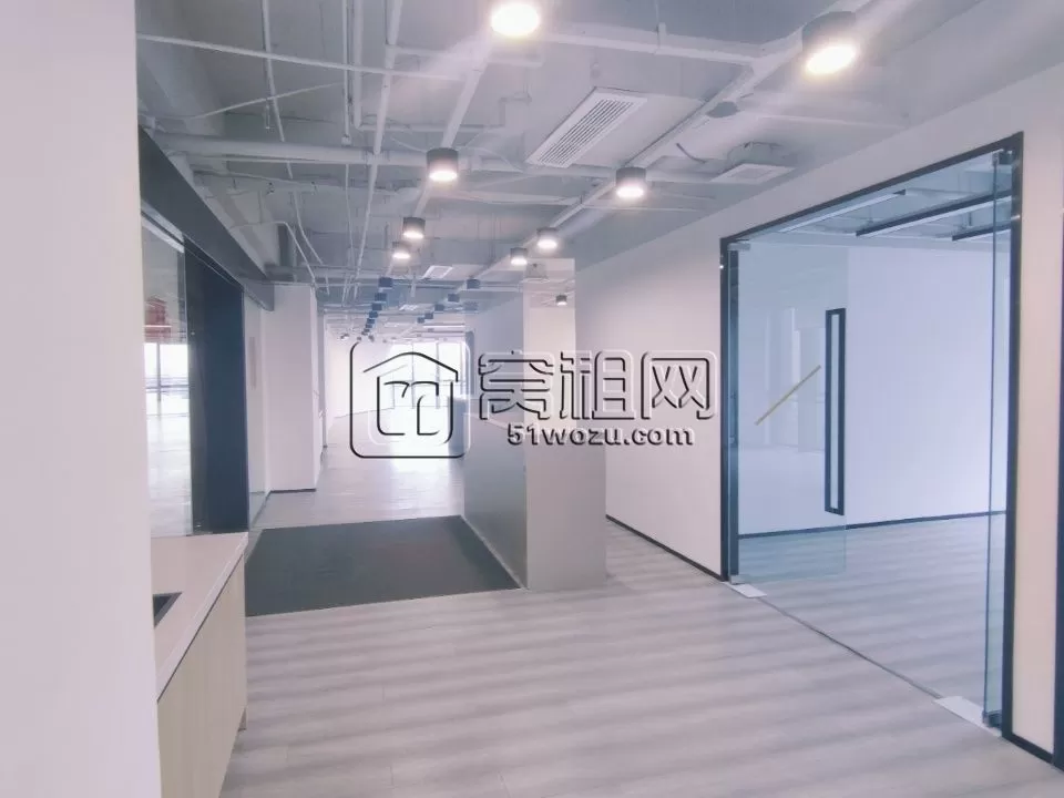 宁波市鄞州区金东大厦二手房出租电梯口694.41平方，电动门，有水源，东南朝向，7个隔间，4个储物间，2个员工区