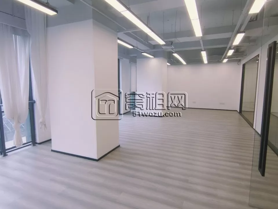 宁波市鄞州区金东大厦二手房出租电梯口694.41平方，电动门，有水源，东南朝向，7个隔间，4个储物间，2个员工区