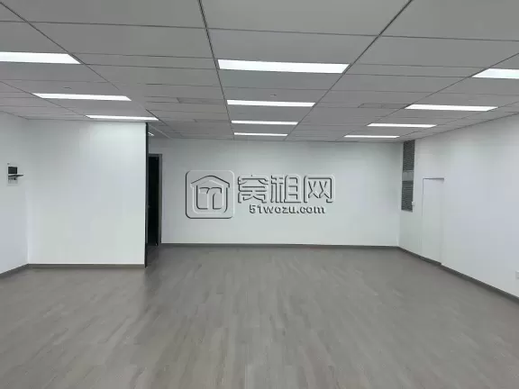 和荣大厦200平精装修出租。租金9500。送隔间