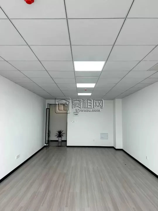 君寰科创中心69平米小面积办公室出租特惠：2200元/月（不带隔间）
