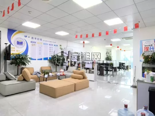 南部商务区罗蒙大厦隔壁侨商大厦310平转租，4个隔间，带部分家具