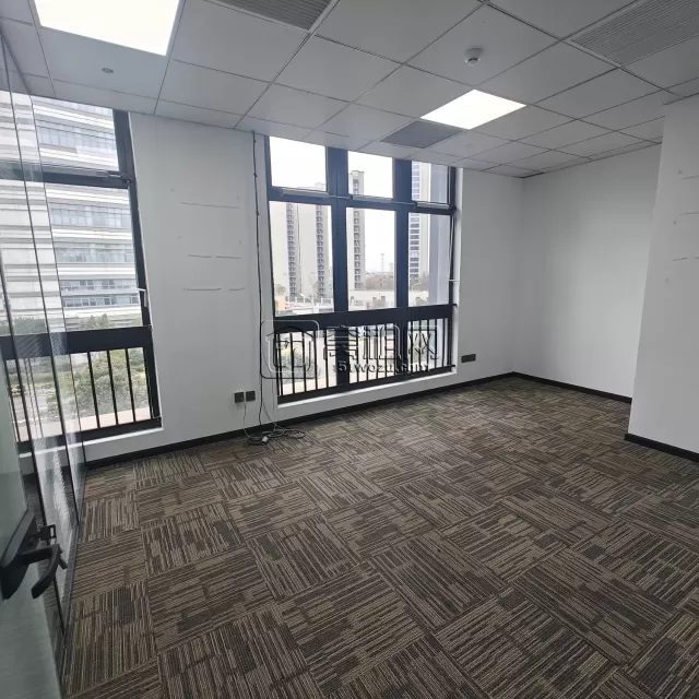 宁波凤熙名邸隔壁中海大厦租房186平，西南朝向，4隔间，格局可改动出租