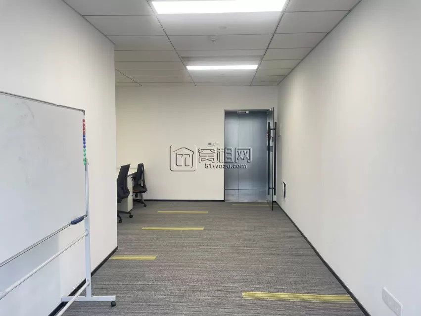 高新区芯瑞创新中心57平办公室出租单价：2200/月（特价）