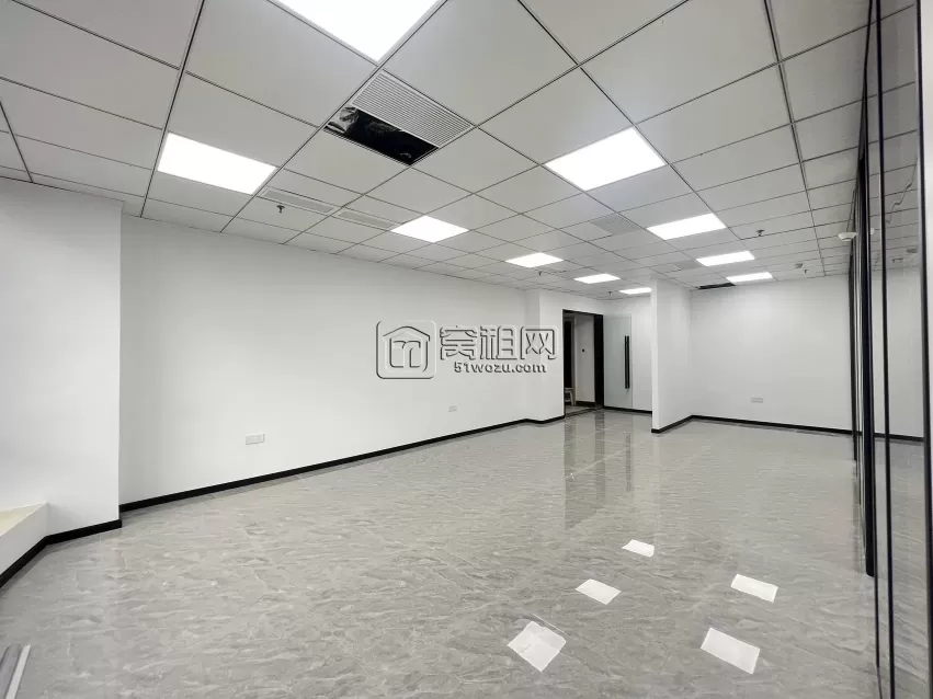 宁波汇华大厦写字楼出租160平，带三隔间。西北双面采光，电梯口