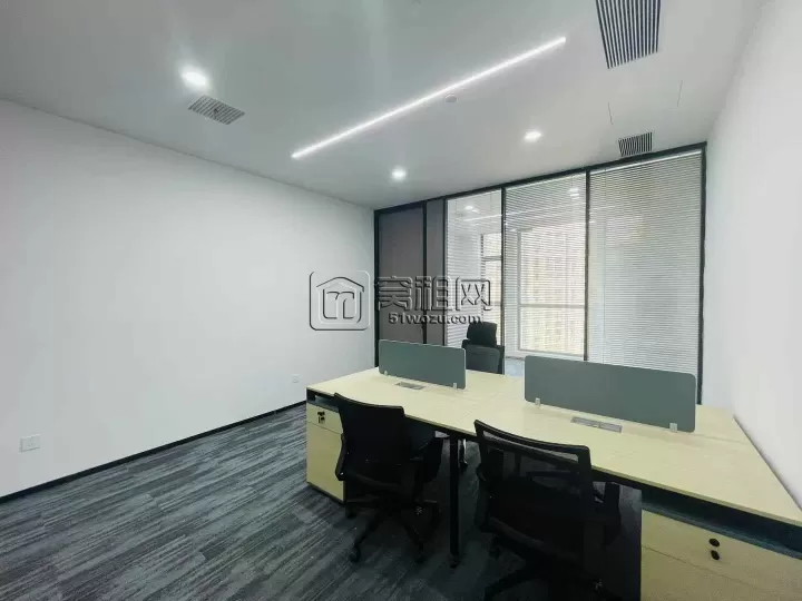 三江口银亿东岸B座，小面积55平写字楼出租3500一个月房租，随时入住带家具！