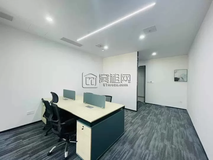 三江口银亿东岸B座，小面积55平写字楼出租3500一个月房租，随时入住带家具！