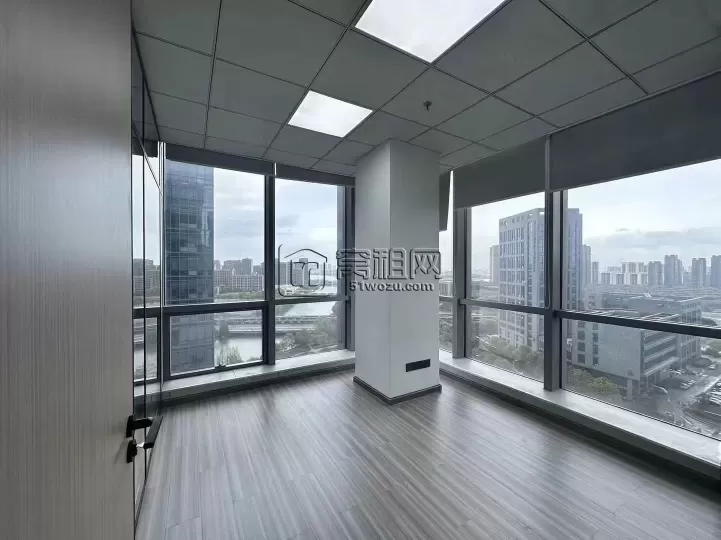 宁波研发园A区写字楼出租双面采光～看江看江，面积100平，价格4500/月