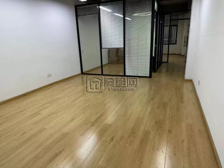 集士港城西新天地城西新天地83平方，特价2300元每月出租