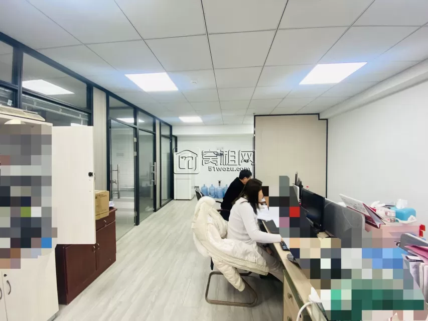 宁波海曙区联丰路凯悦商务大厦98平，东+电梯口