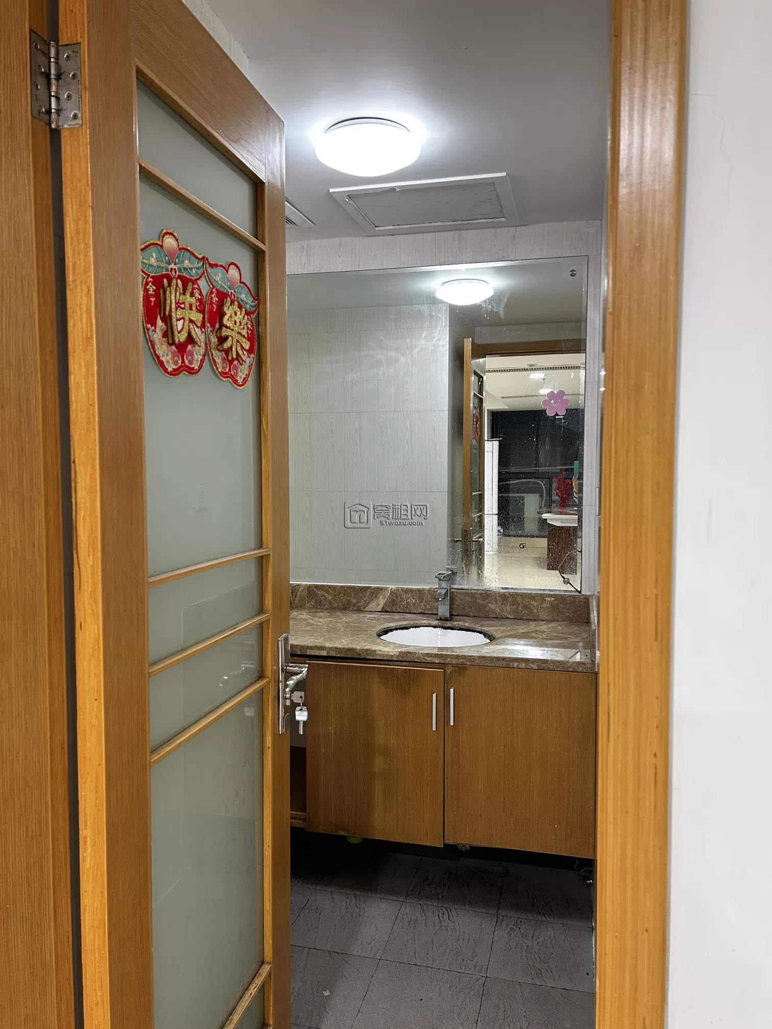 海曙区汽车客运中心对面香溢泛亚中心224平米办公室出租8000元一个月