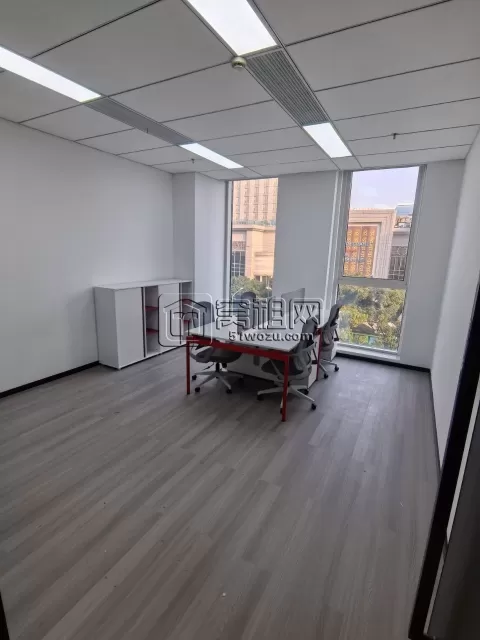 月湖金汇大厦出租面积37平，全套家具，包水电物业网络空调费