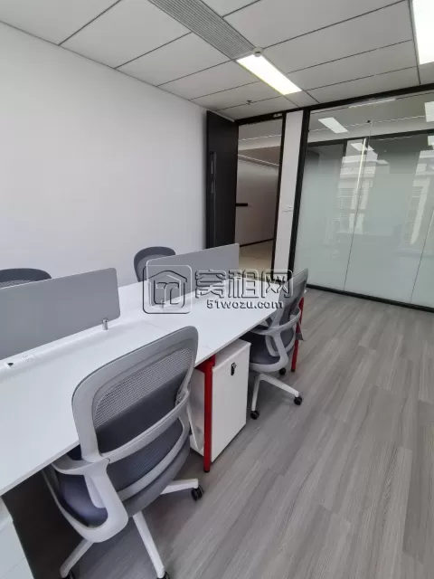 月湖金汇大厦出租面积37平，全套家具，包水电物业网络空调费