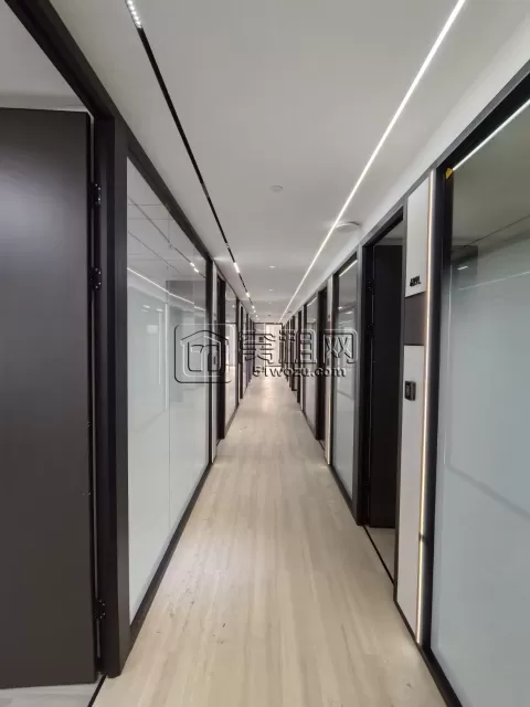 月湖金汇大厦出租面积37平，全套家具，包水电物业网络空调费