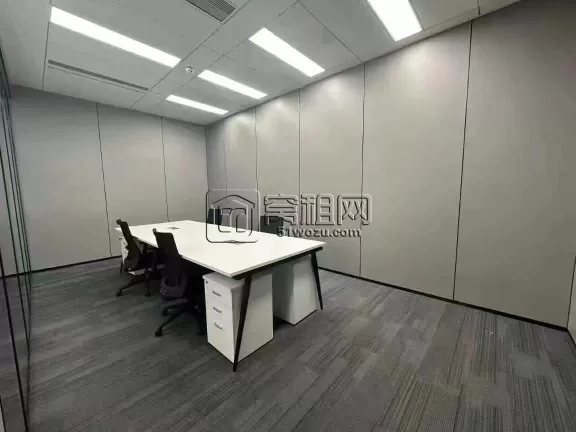 新世界宁波塔电梯口，面积约387平5个隔间，租金62000元/月