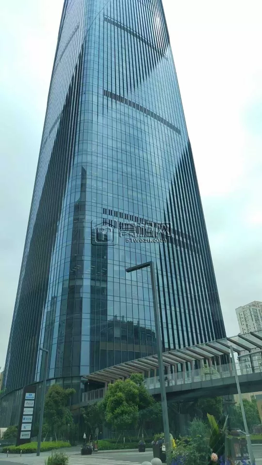 新世界宁波塔172平带3隔间精装带家具出租