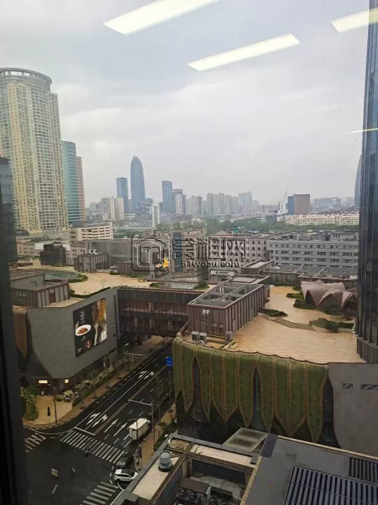 新世界宁波塔172平带3隔间精装带家具出租