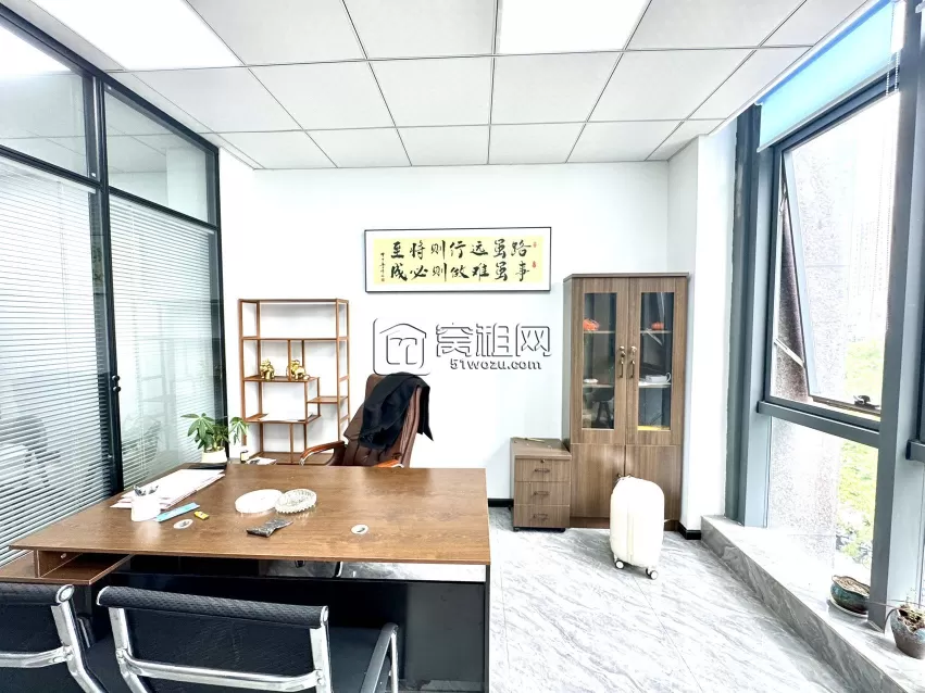 宁波鄞州区CBD恒业大厦196平米写字楼朝南招租