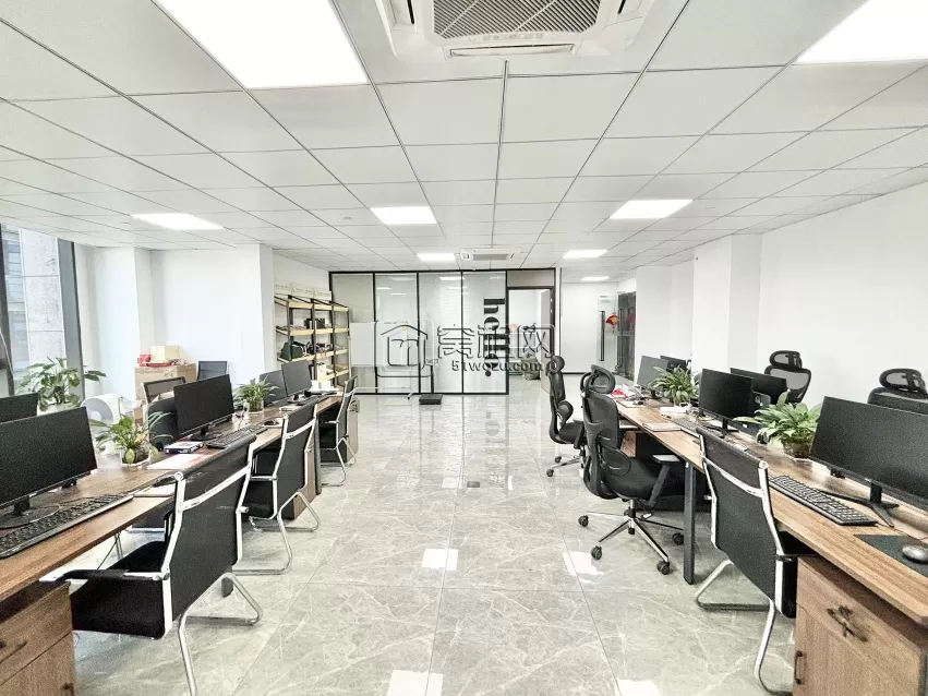 鄞州南部商务区3号线地铁口泰康大厦208平，带家具～三隔间出租