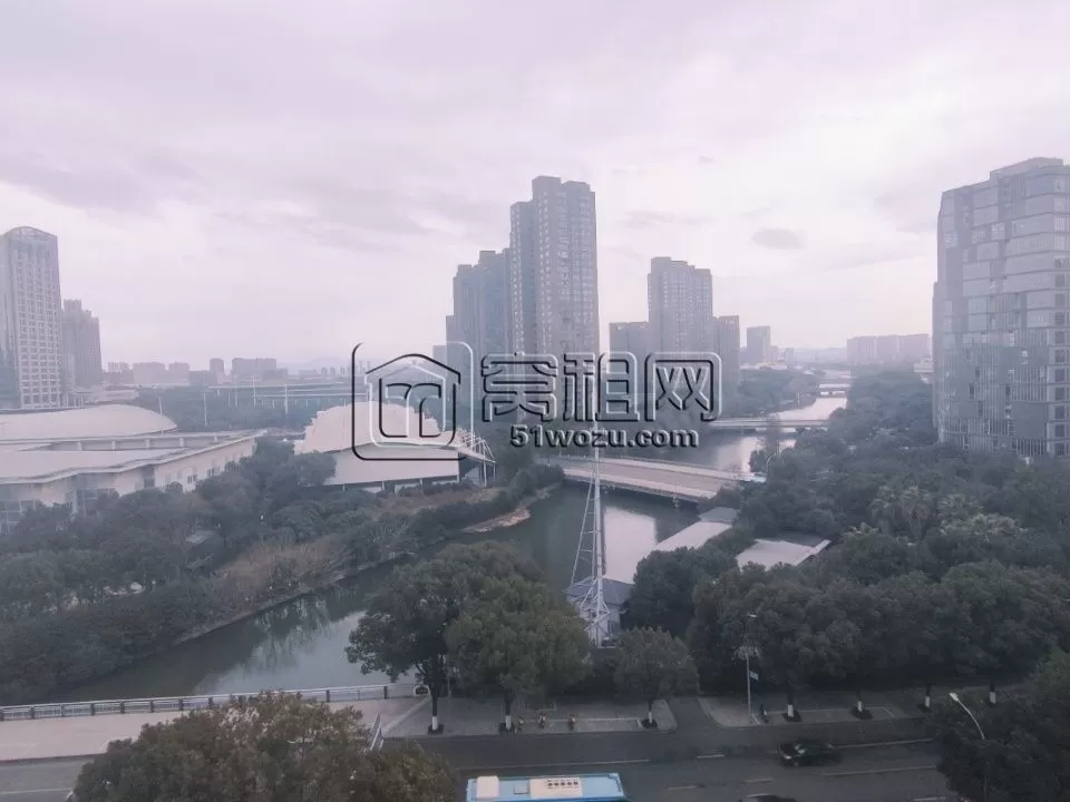 宁波南部商务区金东大厦154.5平方，东南朝向，精装3个隔间