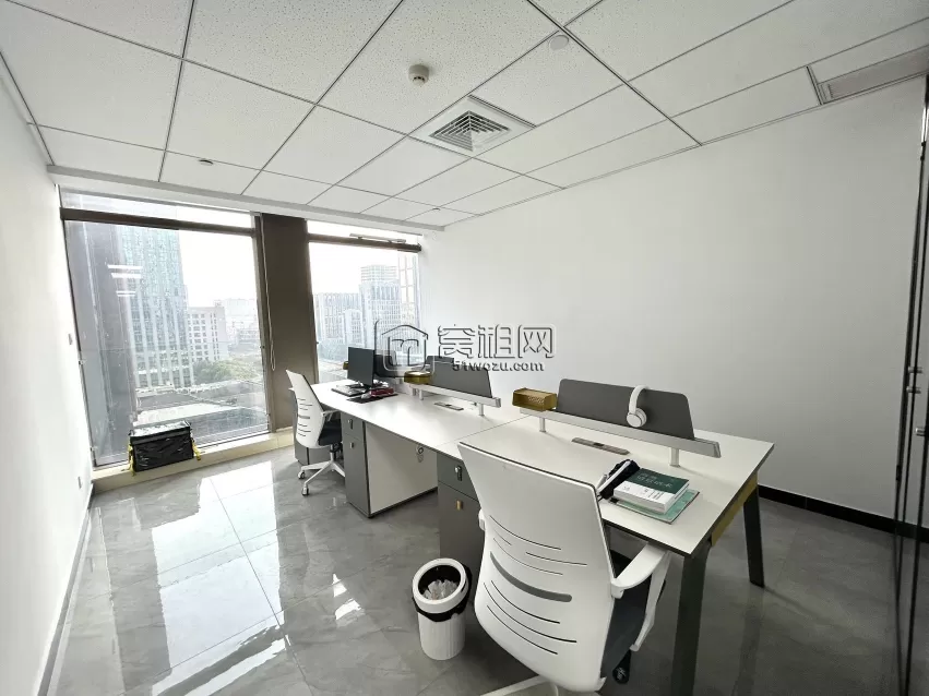宁波商会办公室出租电梯口位置，东南朝向带上下水，480平方出租，内有9个隔间，租金2元