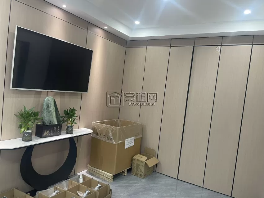 宁波城南大厦A座 朝东南 208平方，2隔间 全新精装修，24小时独立空调、得房率高 9300一月 3月底空出