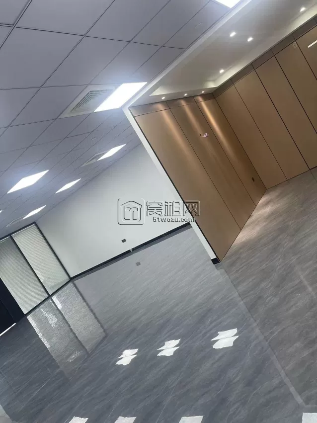 宁波城南大厦A座 朝东南 208平方，2隔间 全新精装修，24小时独立空调、得房率高 9300一月 3月底空出