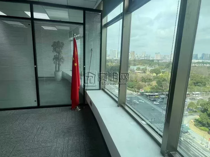 布利杰大厦隔壁红巨大厦120平，朝鄞州公园，形象墙+2隔间，特价出租，5200元每月
