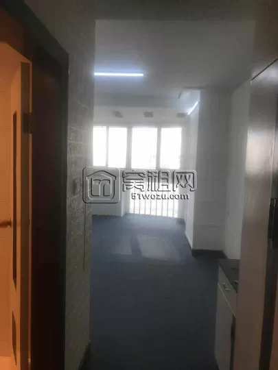 天一鼓楼地铁口（世纪广场）39平带卫生间小户型招租