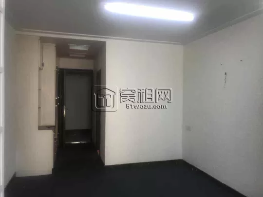天一鼓楼地铁口（世纪广场）39平带卫生间小户型招租