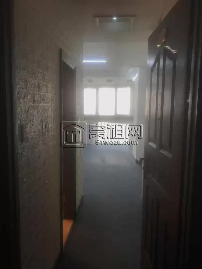 天一鼓楼地铁口（世纪广场）39平带卫生间小户型招租