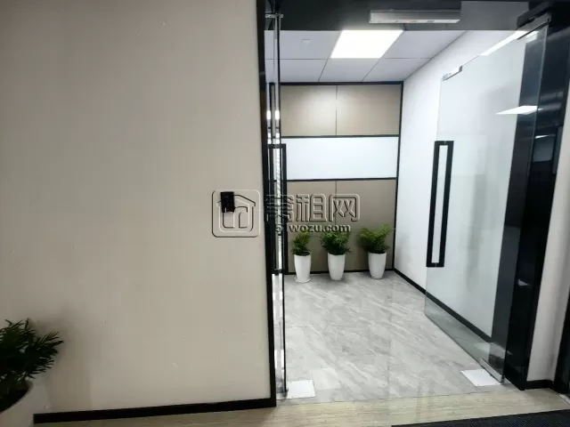 宁波高新区智慧园130平带家具，朝南，电梯口位置出租