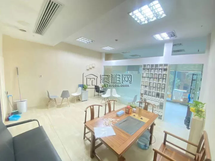 房东直租宁波汇亚国际精装75平，朝南全落地窗，看房随时