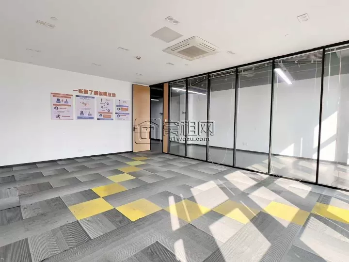 宁波前洋CBD恒凯大厦精装修办公室半层 680平方出租物业费5元