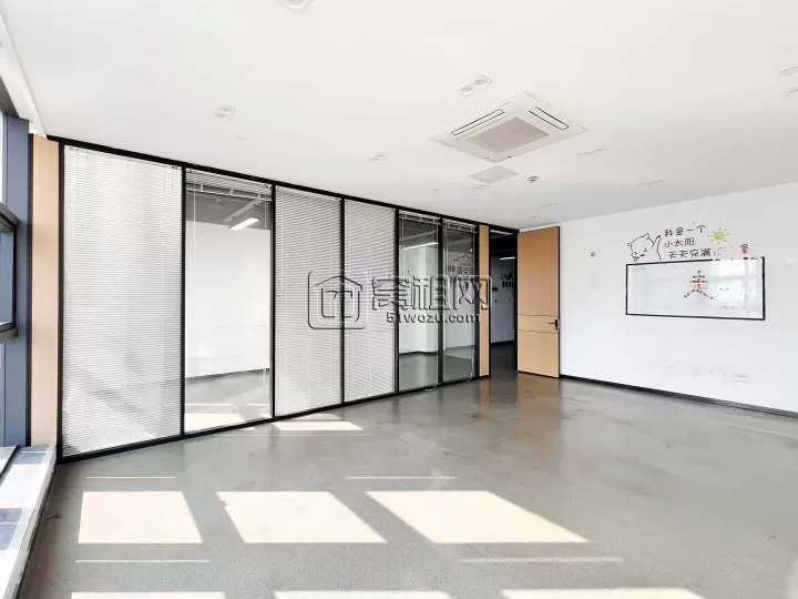 宁波前洋CBD恒凯大厦精装修办公室半层 680平方出租物业费5元